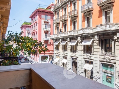 Appartamento in Affitto in Via dei Mille a Napoli