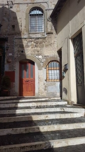 Appartamento in Affitto in Via del Borgo a Palestrina