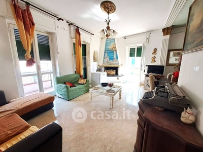 Appartamento in Affitto in Via Garibaldi a Carrara