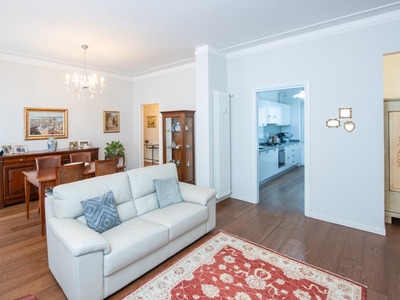 Appartamento in Vendita a Genova, zona Albaro, 375'000€, 103 m², con Box