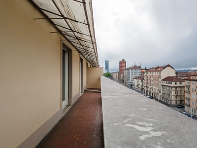 Appartamento in Vendita a Torino, zona Centro, 330'000€, 152 m²