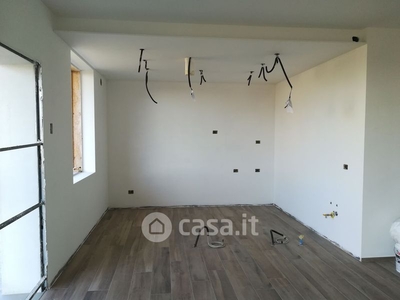 Appartamento in vendita Via Roma , Calvenzano