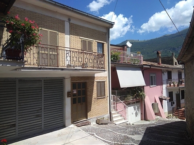 Appartamento in Via Delle Frazioni 1 a Civitella Roveto