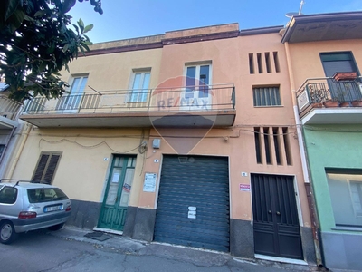 Appartamento in Via V Traversa, Belpasso, 5 locali, 1 bagno, 103 m²