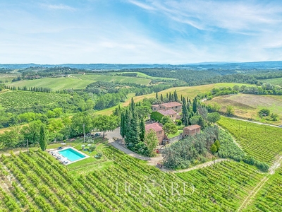 Azienda Agricola prestigiosa con piscina nella campagna Toscana