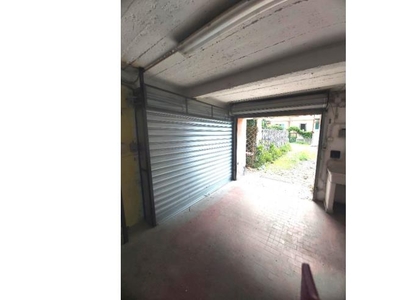 Box/Garage/Posto auto in vendita a Genova, Zona Sturla, Via Bottini 41
