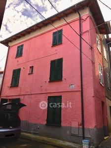 Casa indipendente in Affitto in Piazza San Lorenzo a Montoggio