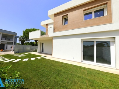 Casa Indipendente in Vendita a Taranto, zona San Vito, 390'000€, 150 m²