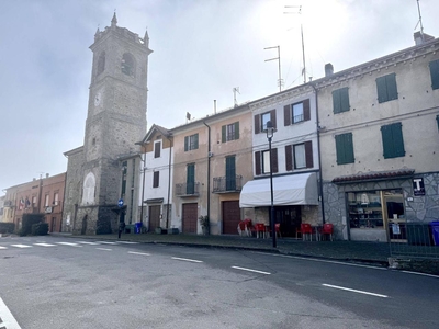 Casa indipendente in vendita a Tizzano Val Parma