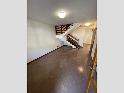 Casa Semi Indipendente in Vendita a Modena, 365'000€, 160 m², con Box