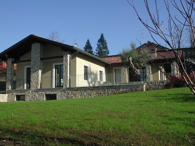 Esclusiva villa in vendita Via Papa Giovanni XXIII, Viganò, Lombardia