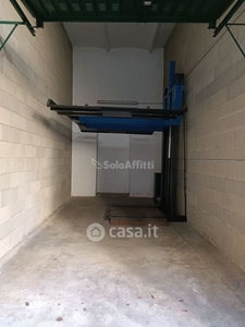 Garage/Posto auto in Affitto in Via Massena 48 a Torino