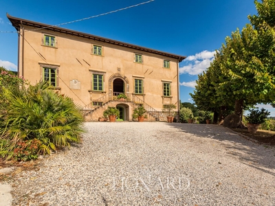 Incantevole villa storica immersa nell’intramontabile bellezza Toscana