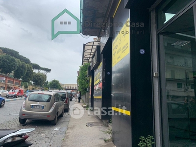 Negozio/Locale commerciale in Affitto in Calata Capodichino 232 a Napoli