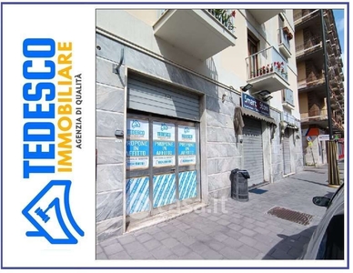 Negozio/Locale commerciale in Affitto in Corso Dante Alighieri a Benevento