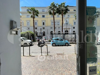 Negozio/Locale commerciale in Affitto in Corso Giuseppe Garibaldi a Salerno