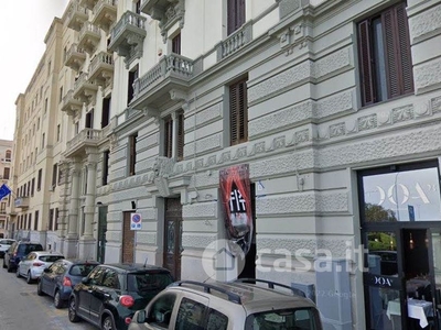 Negozio/Locale commerciale in Affitto in Piazza Armando Diaz 9 a Bari