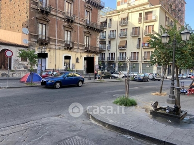 Negozio/Locale commerciale in Affitto in Piazza Gandolfo Antonino 14 -15 a Catania