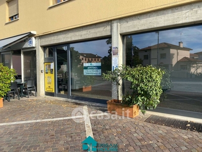 Negozio/Locale commerciale in Affitto in Piazza Vittorio Veneto 14 a Martignacco