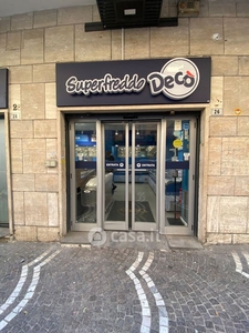 Negozio/Locale commerciale in Affitto in Piazzale Filippo Brunelleschi a Portici