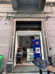 Negozio/Locale commerciale in Affitto in Via Bisignano a Napoli