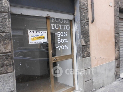 Negozio/Locale commerciale in Affitto in Via Camillo Benso Conte di Cavour 89 a Viterbo