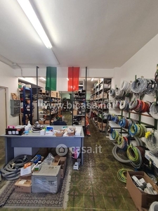 Negozio/Locale commerciale in Affitto in Via Ciro Menotti a Pesaro