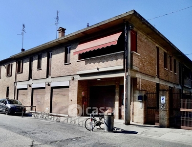 Negozio/Locale commerciale in Affitto in Via Cisterna del Follo a Ferrara