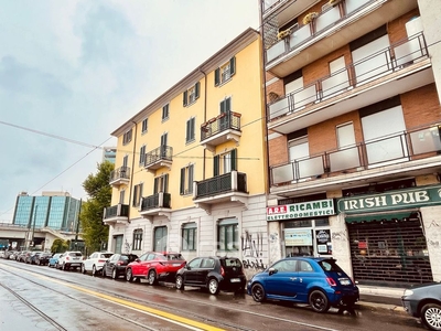 Negozio/Locale commerciale in Affitto in Via Lodovico Il Moro 55 a Milano