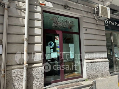 Negozio/Locale commerciale in Affitto in Via Michele Kerbaker 55 a a Napoli