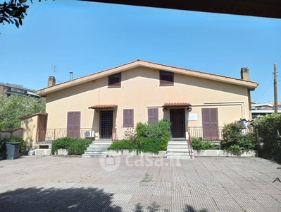 Stabile / Palazzo in Affitto in Via Anzio 1 a Albano Laziale