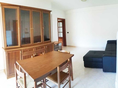 Trilocale in Affitto a Sassari, 470€, 75 m², arredato