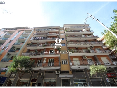 Trilocale in Vendita a Salerno, 240'000€, 110 m²