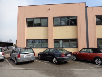 Ufficio in Affitto a Ferrara, zona Fuori Mura - Zona Sud, 1'300€, 136 m²