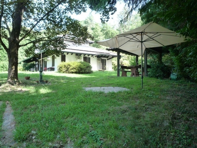 Villa bifamiliare in , Sesto Calende (VA)