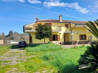 Villa bifamiliare in Via Delle Spinare, 8, Manziana (RM)