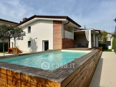 Villa in Affitto in Via della Barbiera a Forte dei Marmi