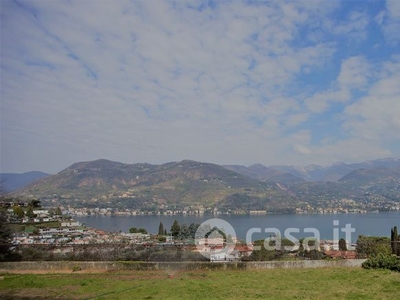 Villa in Affitto in Via Martiri della Patria a San Felice del Benaco