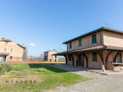 Villa in vendita a Crevalcore - Zona: Sammartini