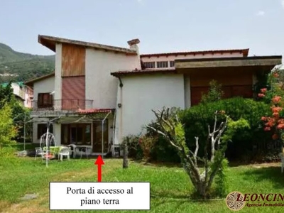 Villa in Vendita a Massa, 316'407€, 379 m²
