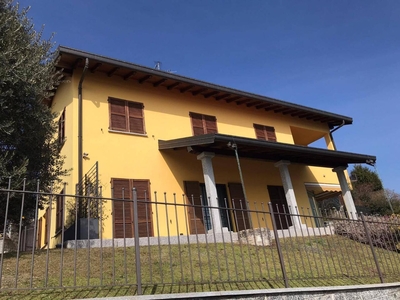 Villa in vendita a Montorfano