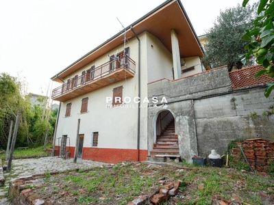 Villa in vendita a Vezzano Ligure
