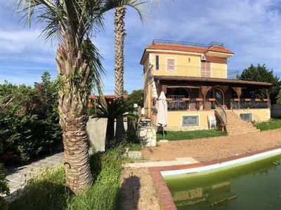 Villa in Vendita ad Giugliano in Campania - 550000 Euro