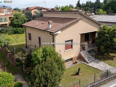 Villa in Via Europa Unita a Castelnuovo del Garda