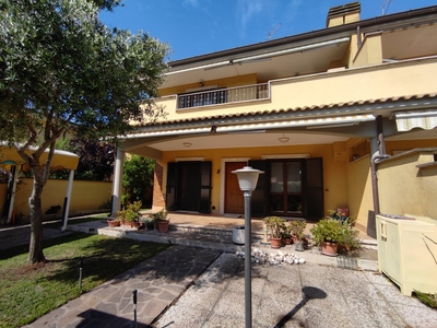 Villa in Via Gozzano, 4 B, Anzio (RM)