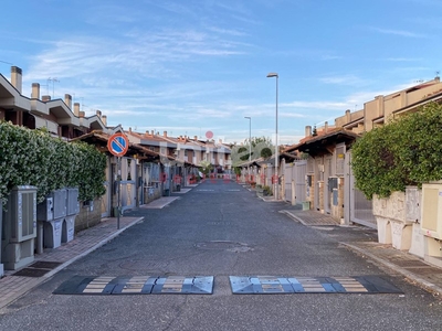Villetta a schiera in Vendita a Roma, zona Vallerano, 439'000€, 160 m²