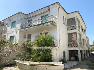 Casa indipendente con terrazzo a Martinsicuro