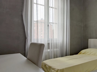 Stanza in affitto in appartamento con 2 camere da letto a Milano