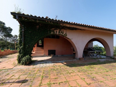 Villa con giardino a Rosignano Marittimo