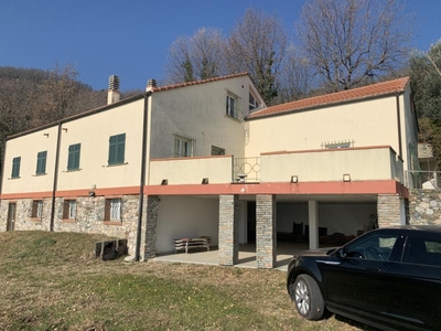 villa indipendente in vendita a Vado Ligure